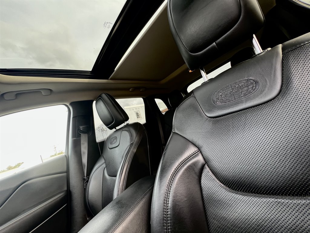 2018 Jeep Cherokee Overland photo 15