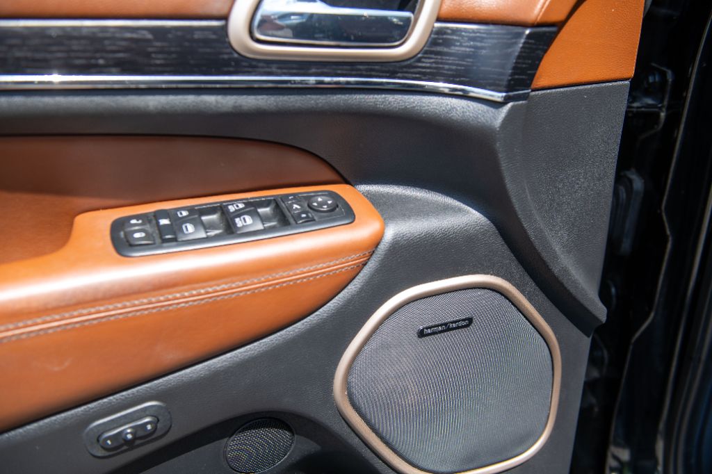 2016 Jeep Grand Cherokee Summit photo 17