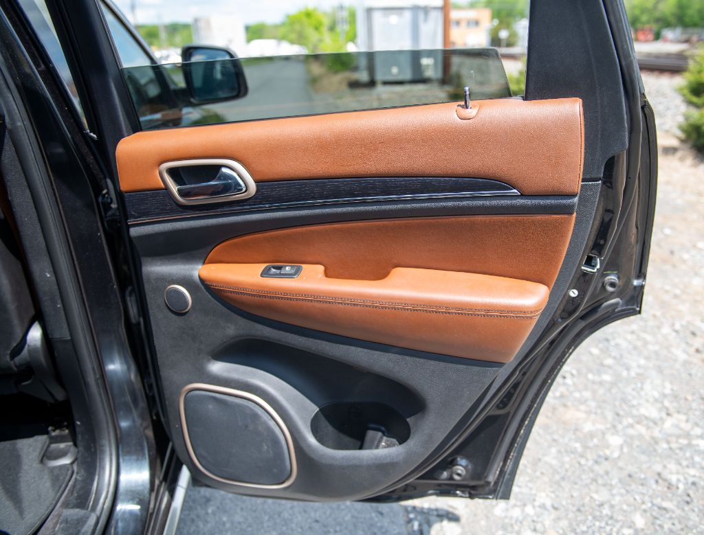 2016 Jeep Grand Cherokee Summit photo 25