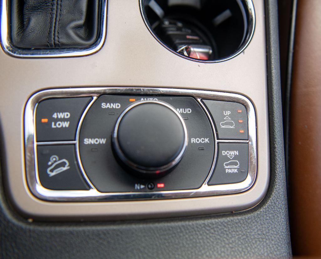 2016 Jeep Grand Cherokee Summit photo 38
