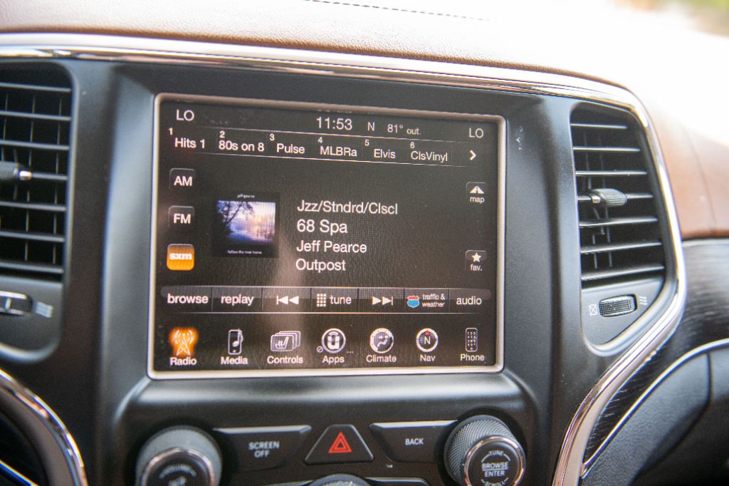 2016 Jeep Grand Cherokee Summit photo 32