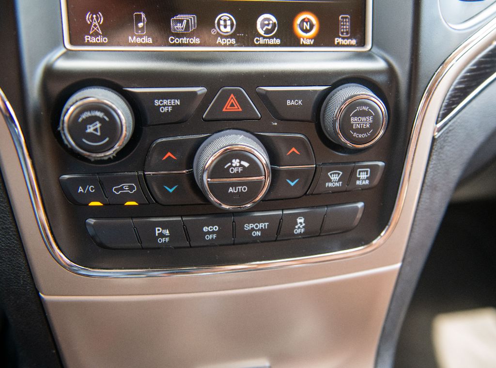 2016 Jeep Grand Cherokee Summit photo 37
